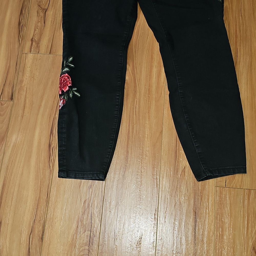 18T Black Women’s Jeans with Red Floral Embroidery - Picture 7 of 14
